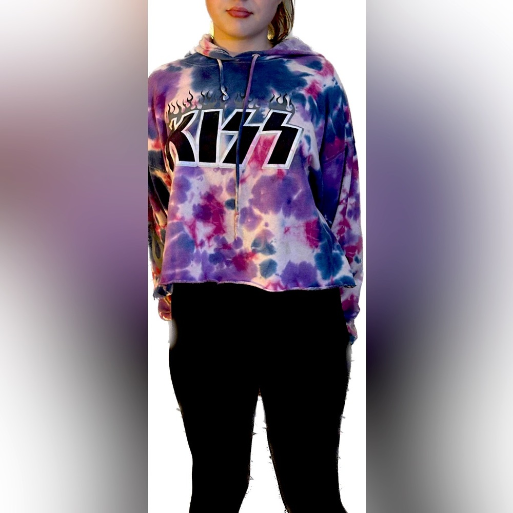 KISS tye-dye cropped hoodie.